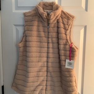 Woman’s faux brown rabbit fur zip vest NBW NWT size Xl